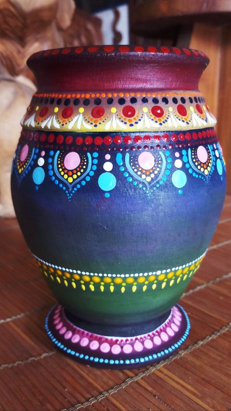 Rajasthani Pot Painting, Pot Painting Indian, Mandala Pottery Painting, Matka Decoration Pots Painting, Earthen Pot Painting Ideas, Pot Designs Painted Indian, Matki Painting Ideas, Craft Ideas For School, Waste Craft Ideas