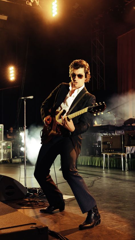 Alex Turner Full Body Pic, Alex Turner Photoshoot, Alex Turner Wallpaper, Monkeys Wallpaper, Arctic Monkeys Wallpaper, Pretty Puppy, Alex Turner Arctic Monkeys, Monkey Wallpaper, Monkey 3