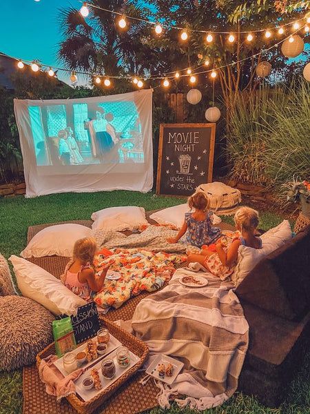 How to Throw the Best 4th of July Backyard Party – Riles & Bash Backyard Movie Night Party, Kids Halloween Party Decorations, Outside Movie, Inflatable Movie Screen, Movie Night Gift Basket, Movie Night Gift, Movie Night Birthday Party, Backyard Movie Nights, Outdoor Cinema