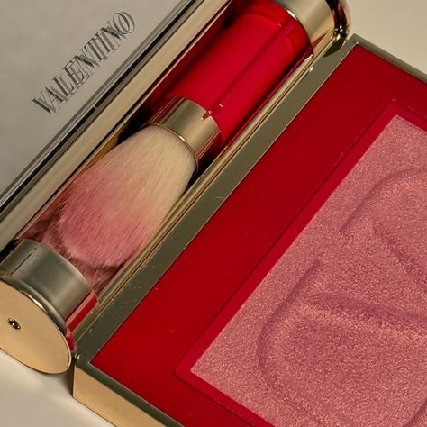 #giftedbyvalentinobeauty Born in Roma Eye2Cheek Eyeshadow & Blush @valentino.beauty #IHCxEye2Cheek Valentino Blush, Blush Aesthetic, Valentino Beauty, Born In Roma, Inspiration Tattoos, June 1, Makeup Collection, Blush, Makeup