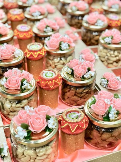 Photo By Sindhi Dry Fruits - Favors Dry Fruits Packing Ideas Gift In Jars, Dry Fruit Tray Decoration Ideas, Dry Fruits Packing Ideas Gift In Tray, Diwali Gift Packing Ideas, Dry Fruits Packing Ideas Gift Wedding, Diwali Hampers Ideas, Dry Fruits Packing Ideas Gift, Dry Fruits Packing, Dry Fruit Packing