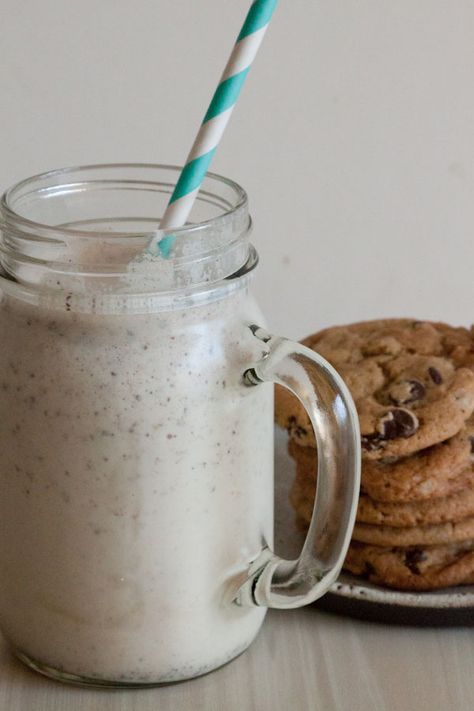 Chocolate Chip Cookie Milkshake1 Cookie Milkshake, Whats Gaby Cooking, Milk Shakes, Milk Shake, Smoothie Shakes, Ice Cream Sandwich, Chocolate Chip Cookie, Frozen Treats, Sweets Treats