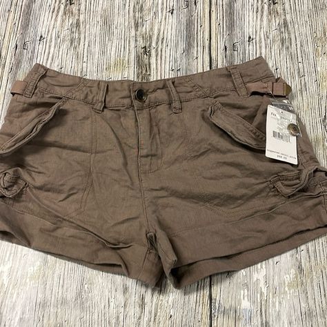 Brown shorts outfit