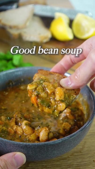 Maya Leinenbach, Veg Stock, Paprika Pepper, Italian Herbs, Vegan Pesto, Best Beans, Frozen Spinach, Bowl Of Soup, Bean Soup