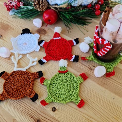 Crochet Christmas Coasters, Crochet Christmas Cozy, Holiday Crochet Patterns, Crochet Christmas Hats, Crochet Coasters Free Pattern, Crocheted Christmas, Crochet Snowman, Dishcloth Crochet Pattern, Crochet Cactus