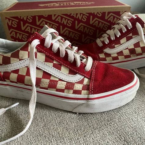 Vans Old Skool. Checkered red and white. US Women's size 5.5. Vintage Vans Shoes, Red Vans Aesthetic, Vans Old Skool Aesthetic, Vans Red Shoes, Vans Shoes Aesthetic, Red Vans Outfit, Red Vans Shoes, Vans Shoes Old Skool, Zapatillas All Star