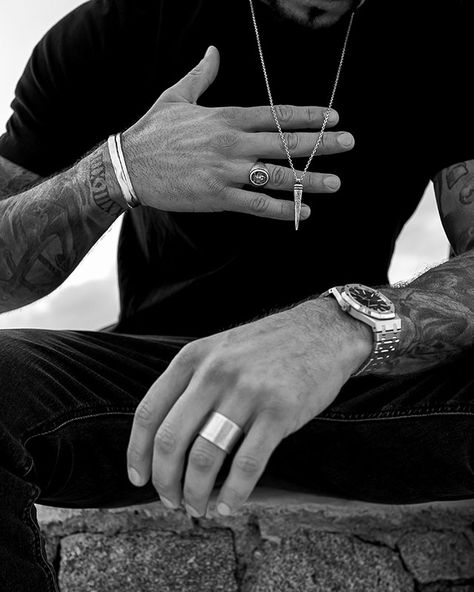 Male Jewellery Aesthetic, Daniel Mason Jewelry, Mens Outfits With Jewelry, Mens Silver Jewelry Men Accessories, Male Silver Jewelry, Man Jewelry Aesthetic, Men Accessories Aesthetic, Mechanic Hands, Mens Jewelry Aesthetic