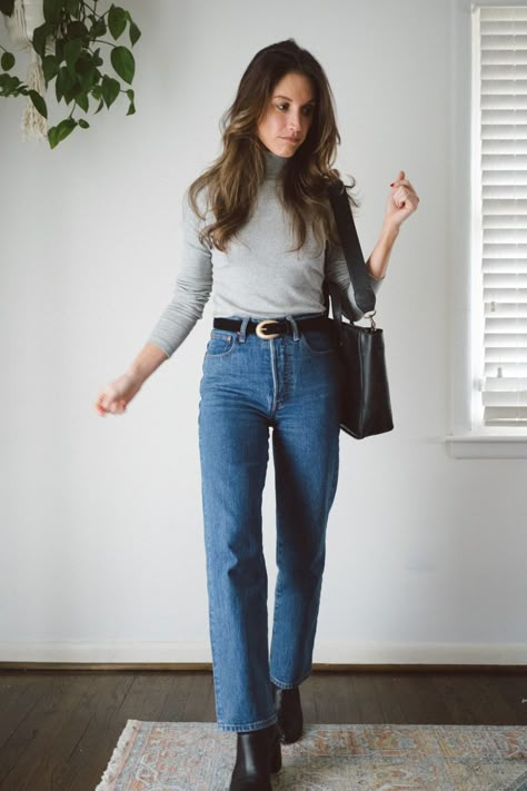 Business Casual Jeans, Dressy Jeans, Straight Leg Jeans Outfits, Gray Turtleneck, Jeans Outfit Winter, Office Casual Outfit, Work Fits, Transition Outfits, Classic Style Women