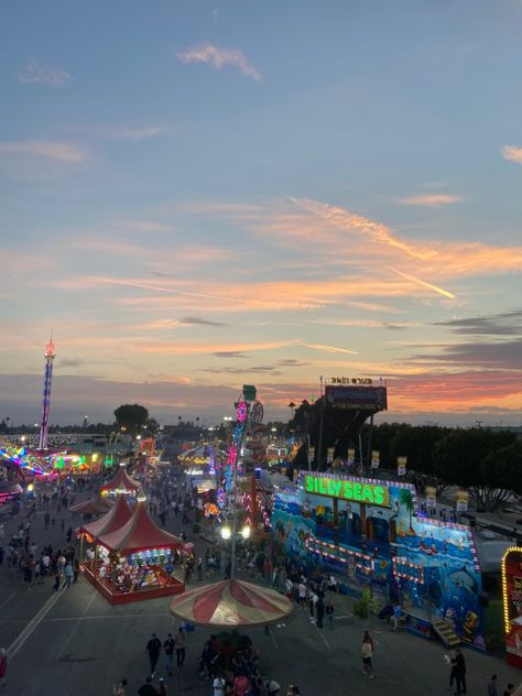 Boardwalk Aesthetic, Fair Pics, Fair Aesthetic, Orange County Fair, Fair Pictures, Park Aesthetic, Trio Halloween Costumes, Summer Fair, Artsy Pictures