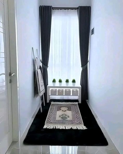 Sacred Space Ideas, Sacred Space At Home, Elegant Dorm Room, Islamic Interior Design, Muslim Prayer Room Ideas, Prayer Room Ideas, Estilo Hijab, Prayer Corner, Small House Interior Design