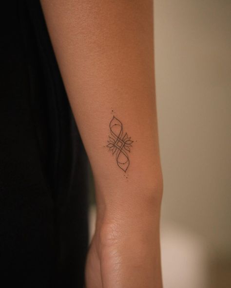 Sofiia Streltsova | San Francisco tattoo | Do you see the lotus inside the endless knot? The endless knot, often called the “Eternal Knot” or “Glorious Knot,” is a symbol in… | Instagram Endless Knot Tattoo, Ornament Tattoos, Serious Tattoos, Enlightenment Tattoo, Eternal Tattoo, San Francisco Tattoo, Eternal Knot, Small Heart Tattoos, Endless Knot