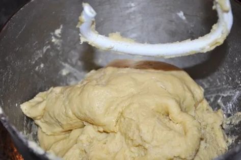 Old Fashion Amish Cinnamon Rolls Potato Cinnamon Rolls Recipe, Amish Cinnamon Rolls, Roll Dough Recipe, Amish Bakery, Best Cinnamon Roll Recipe, Brown Sugar Icing, Fluffiest Cinnamon Rolls, Sweet Roll Recipe, Cinnamon Roll Recipe