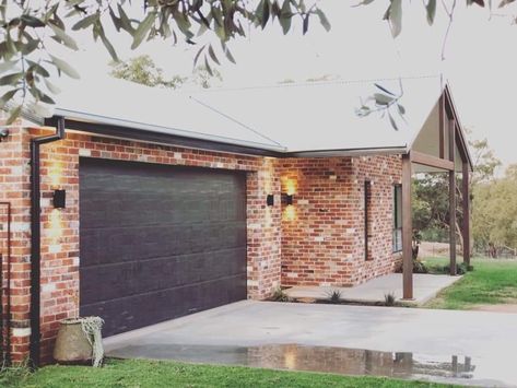 Brick Farmhouse Exterior, House Facades Australia, Modern Brick House, Red Brick Exteriors, Brick Farmhouse, Exterior Facade, Australia House, Cladding Design, Recycled Brick