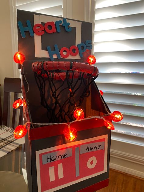 Basketball Hoop Valentine Box Kids, Valentine Box Basketball, Pizza Box Book Report, Valentines Box For Kids, Basketball Valentine Boxes, Diy Valentine's Mailbox, Valentines Day Box Ideas, Diy Valentine's Box, Valentines Box Ideas