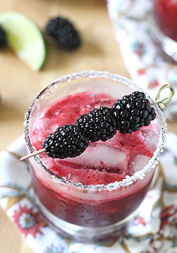 The Galley Gourmet: Blackberry Margarita Spicy Blackberry Margarita, Blackberry Gin Fizz, Blackberry Margarita Recipe, Fresh Margarita Recipe, Blackberry Gin, Fresh Margarita, Blackberry Margarita, Fresh Fruit Recipes, Gin Fizz