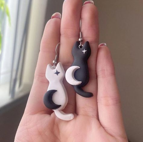 Cat Earrings Polymer Clay, Witchy Cat, Woodland Earrings, Clay Keychain, Diy Earrings Polymer Clay, Handmade Clay Jewelry, Clay Diy Projects, Clay Crafts Air Dry, Polymer Clay Jewelry Diy