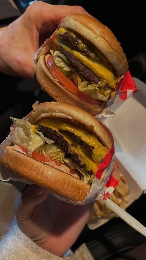 burger | car date | in n out  | fast food | food | aesthetic American Fast Food Restaurant Aesthetic, Burger Date Aesthetic, Usa Fast Food, In N Out Burger Aesthetic, In And Out Burger Aesthetic, Fast Food Restaurant Aesthetic, Fast Food Pictures, Fast Food Date, Fastfood Aesthetic