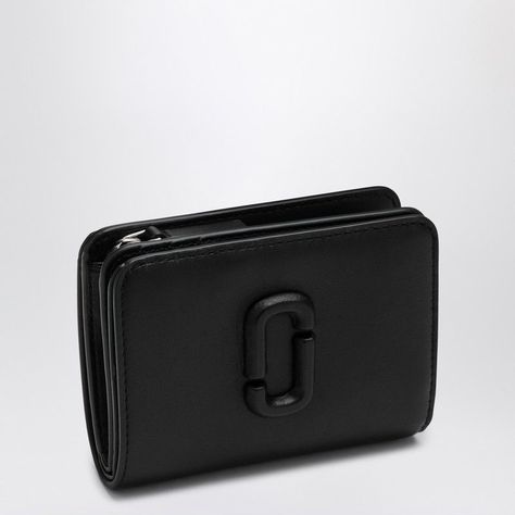 Small Compact Wallet By Marc Jacobs In Black Leather Featuring A Snap Button Closure, Four Credit Card Slots, A Banknote Compartment, A Zipped Coin Pocket And Silver-Finished Metal Hardware. Width 12 Cm X Height 9 Cm X Depth 3 Cm Size Type: Int Material: Leather Sku: 2f-2s4smp007s02le/O_marc-001_100 Welcome To The Official Luosophy Poshmark Closet! Luosophy Is A Luxury Brand Reselling Company Founded In San Diego, Ca From 2016. All Our Products Are Imported From Italy And Sold In The Usa. We Do Brown Leather Watch, Compact Wallet, Jacob Black, Crossbody Tote, Glasses Case, Metal Hardware, Small Leather Goods, Leather Accessories, Clutch Handbag