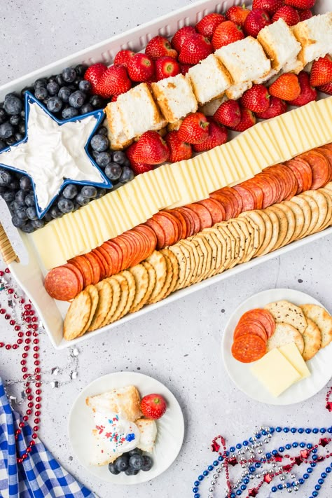 Red White And Blue Charcuterie, Patriotic Charcuterie Board, Blue Charcuterie Board, 4th Of July Charcuterie Board, 4th July Food, Christmas In July Party, Memorial Day Foods, Flag Food, Block Of Cheese