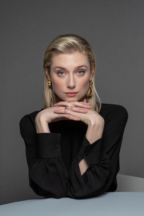 Pose Reference Leaning Forward, Happy 33rd Birthday, Elizabeth Debicki, 33rd Birthday, Venice Film Festival, Portrait Session, Pose Reference, Film Festival, Venice