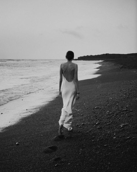 Beatrice Gutu on Instagram: “Steps on sand” Summer Esthetics, Beach Dress Photoshoot, Ocean Photoshoot, Beach Fashion Editorial, Beach Editorial, Dark Beach, Black And White Beach, Studio Portrait Photography, Beach Sessions