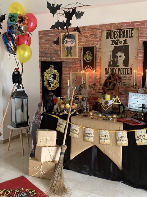 Harry Potter Theme Birthday Party, Harry Potter Birthday Decorations, Harry Potter Decorations, Harry Potter Themed Party, Harry Potter Party Decorations, Harry Potter Theme Birthday, Harry Potter Halloween Party, Cumpleaños Harry Potter, Stile Harry Potter