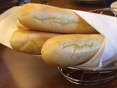 Olive Garden Breadsticks, Yummy Comfort Food, Olive Garden, Yummy Eats, Unhealthy Food, Httyd, Food Obsession, Interesting Food Recipes, Cafe Food