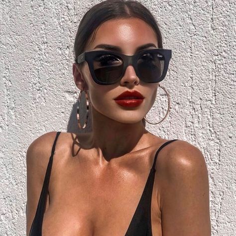 Rose Gold Sunglasses Women, Red Lips Outfit, Quay Australia Sunglasses, Sunglasses 2024, Quay Sunglasses, Red Sunglasses, Quay Australia, Red Lip, Red Lipstick