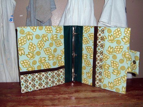 I hope to modify the pattern to wrap around my Moleskine instead of a 3-ring binder. Diy Wedding Planner Binder, Binder Covers Diy, Diy Wedding Binder, Planner Binder Cover, Ring Binder Cover, Quiet Book Tutorial, Baby Born Kleidung, Diy Binder, Diy Wedding Planner