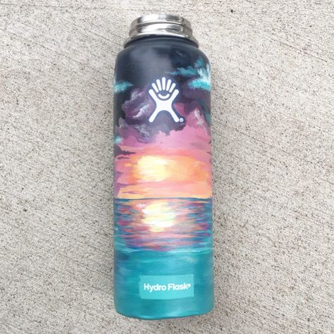 Hydro Painting, Flask Art, Custom Hydro Flask, Water Bottle Art, Hydro Flask Water Bottle, Flask Water Bottle, Artsy Photos, Cute Water Bottles, Best Water Bottle