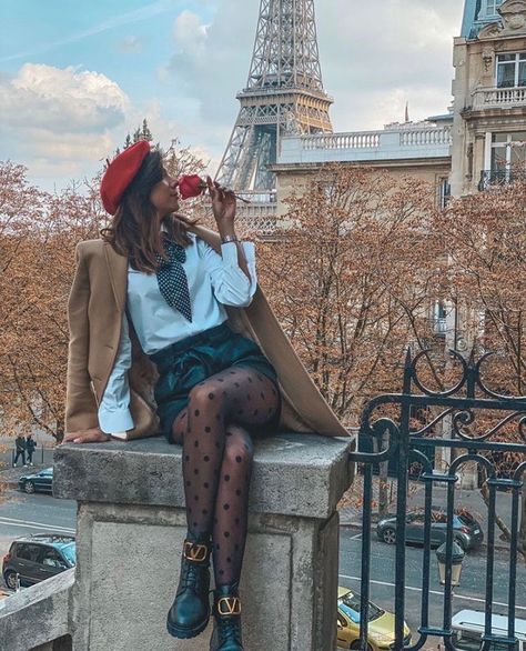 Outfits With Berets, Deep Questions To Ask Friends, Baret Outfit, Random Questions To Ask, Questions To Know Someone, Questions To Ask Friends, Paris Winter Fashion, Paris Trip Outfits, Hot Seat Questions