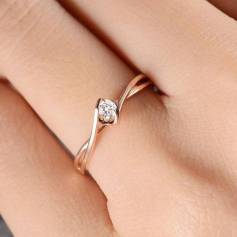 Gold Engagement Rings Halo, Moissanite Engagement Ring Rose Gold, Gorgeous Rings, Rose Gold Diamond Ring Engagement, Gold Solitaire Engagement Ring, Engagement Ring Rose Gold, Moissanite Engagement Ring Solitaire, Simple Engagement Rings, Yellow Gold Engagement Rings