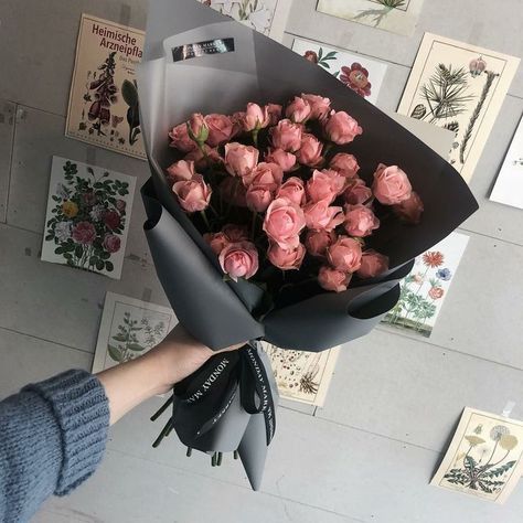 Dark Pink Flower Bouquet, Black Bouquet, Pink Flower Bouquet, Birthday Flowers Bouquet, Pink Rose Bouquet, Flower Gift Ideas, 24th Birthday, Dark Flowers, Roses Pink