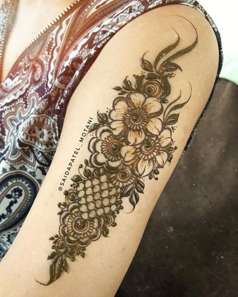 Mehendi Arm Tattoo, Upper Arm Mehndi Design, Arm Mehandi Designs, Simple Arm Henna Design, Henna Hand And Arm, Henna Design Arm, Upper Arm Henna, Henna On Arm, Arm Mehndi Design