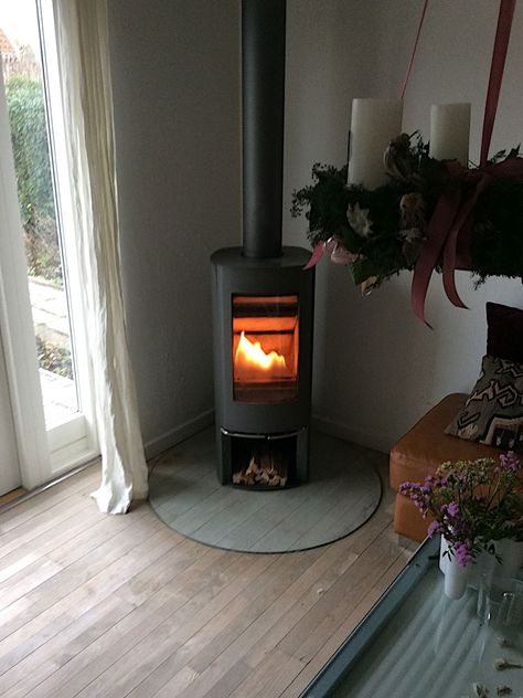 Bioethanol Stove, Bioethanol Fire, Bioethanol Fireplace Living Rooms, Electric Log Burner, Hearth Decor, Log Burner Living Room, Ethanol Fireplace, Wood Stove Fireplace, Bioethanol Fireplace