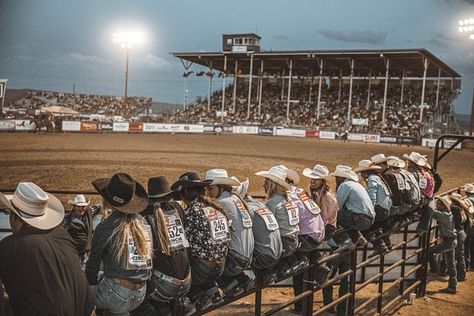 Rodeo Lifestyle, Night Horse, Western Aesthetics, Ranch Vacation, Cowboy Photography, Barrel Racing Saddles, Hats Western, Rodeo Time, Country Photography