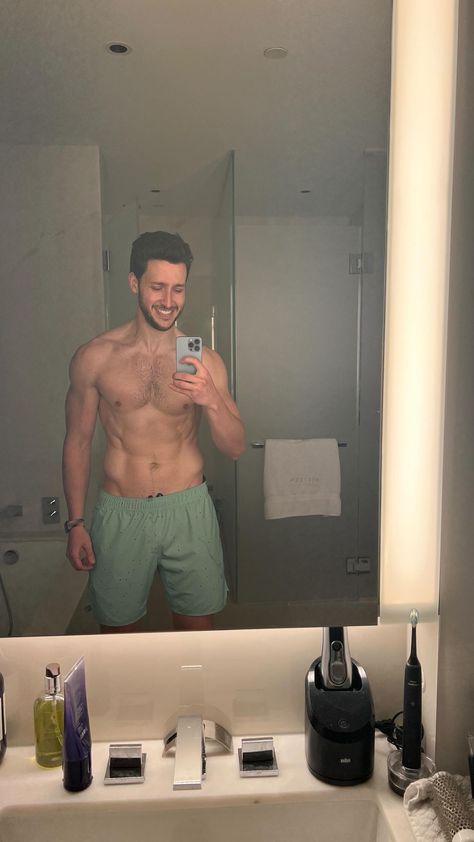 Doctor Mike Varshavski Shirtless, Doctor Mike Varshavski, Dr Mike Varshavski, Mike Varshavski, Doctor Mike, You Tuber, Nursing School Motivation, Chronically Online, Dr Mike