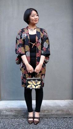 Haori Outfit, Modern Kimono, Yukata Kimono, Mode Boho, Japanese Drama, Maple Leaves, Versatile Outfits, Vintage Kimono, Japanese Design