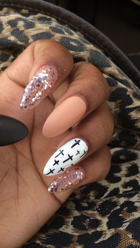 Jesus Nails Designs Faith, Easter Nails With Cross, Christian Nail Ideas, Easter Cross Nails, Cross Design Nails, Nails Cross Design, Pink Cross Nails, Jesus Nails Designs, Christian Nails Designs