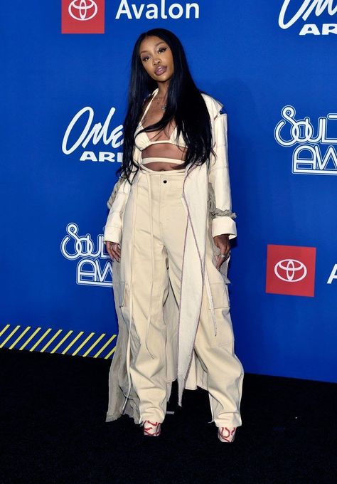 Sza Style, Soul Train Awards, Slay Outfits, Award Show, Soul Train, Outfits Dress, Summer Dress Outfits, Black Women Fashion, Soft Grunge