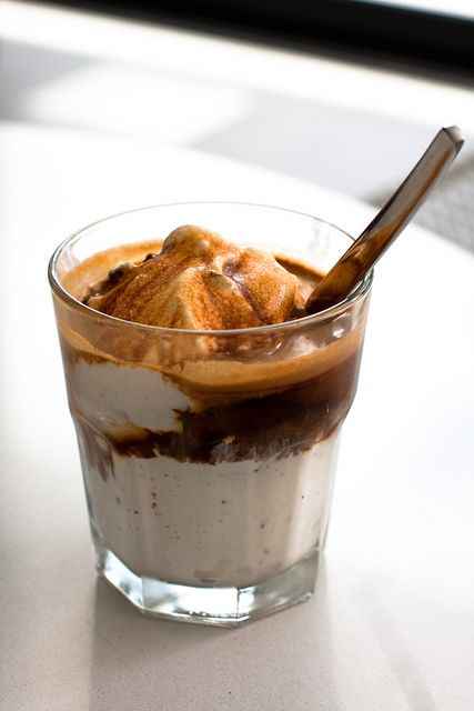 Blue Bottle Affogato, (Espresso Over Ice Cream) Ice Cream With Coffee, Affogato Coffee, Summer Recipe, Coffee Ice Cream, Coffee Dessert, Blue Bottle, Homemade Ice Cream, Coffee Cafe, Frozen Desserts