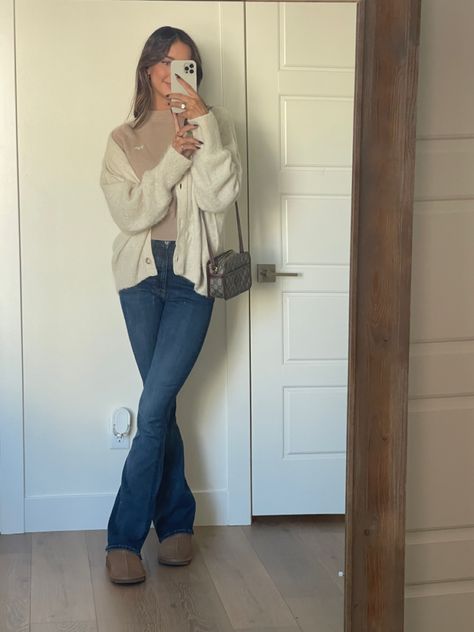 Ugg inspired outfit, fall fashion, fall outfit inspo, cozy outfit, Flare Jeans With Ugg Boots, White Long Sleeve Shirt Outfit Fall, Uggs With Bootcut Jeans Outfit, Uggs And Flare Jeans, Flare Jeans With Uggs, Flared Jeans With Uggs, Bootcut Jeans Fall Outfit, Fall Outfits With Bootcut Jeans, Bootcut Jeans Outfit Spring