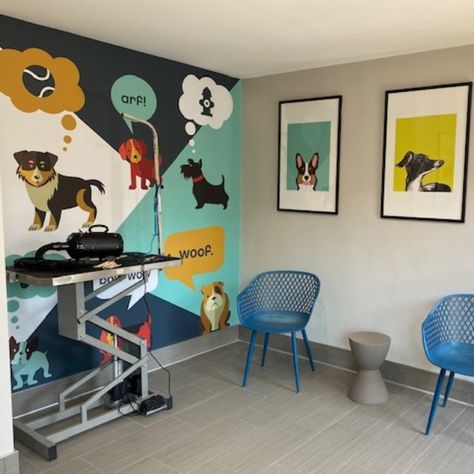 Create a more welcoming environment in a pet grooming business with animal-themed wall murals. This dog wash in La Mesa, CA created their very own custom dog wall mural. The bright, friendly colors create an inviting atmosphere for pet owners, which can help put their pups at ease too. Shop our collection of dog wallpaper murals for more fun designs and styles of canine wall coverings. Pet Mural, Dog Mural, Pet Grooming Business, Wall Murals Diy, Grooming Business, Wallpaper Dog, Dog Wall Decor, Dog Salon, Pet Hotel