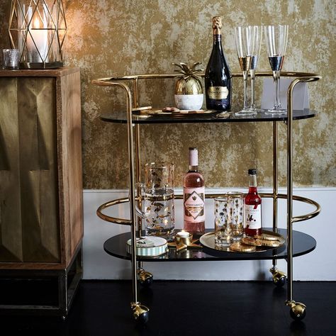 With Christmas and New Year coming up, it’s time to crack open the bubbly and dig out the cocktail shaker. Rather than routing around every time someone wants a drink, why not take inspiration from our bar ideas and create your own drinks station this party season? #cocktailbars #partyideas #christmaspartyinspiration #impressivepartyideas Trolley Ideas, Drink Trolley, Beverage Stations, Beverage Station Party, Cocktail Trolley, Christmas Party Drinks, Cocktail Station, Drink Display, Alcohol Bar