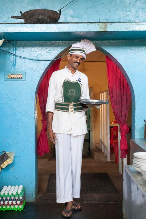 In photos: The colonial Indian Coffee House in an era of Starbucks and hipster cafes — Quartz India Indian Coffee House, Street Food Thailand, Thailand Shopping, Thailand Tourist, Weather In India, Indian Coffee, Modern Coffee Shop, Backpacking India, Thailand Food