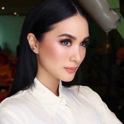 Jeck Aguilar on Instagram: “My heart is jumping out with so much joy and gladness for you my dear @iamhearte you are starting this year strong, so strong! You truly…” Heart Evangelista Wedding, Web Heart, Heart Evangelista, Dry Skin Makeup, Renewal Ceremony, Vow Renewal Ceremony, 2015 Wedding, Ulzzang Makeup, Photoshoot Makeup