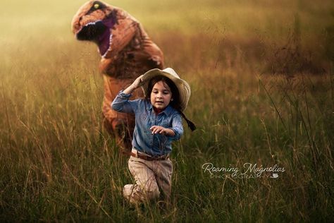 Jurassic Park Photoshoot, Three Rex Photo Shoot, Dinosaur Photoshoot, Boy Birthday Pictures, Mini Photo Sessions, Boy Photo Shoot, Dinosaur Photo, Dinosaur Dinosaur, 1st Birthday Photoshoot