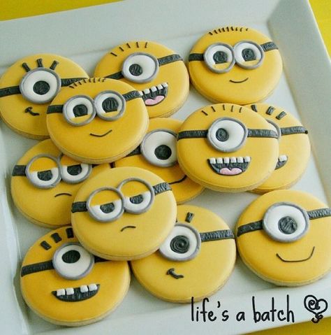 Minion Cookies, Minion Birthday Cake, Minion Birthday Party, Iced Sugar Cookies, Minion Cake, Minion Birthday, Minion Party, Fancy Cookies, Creative Cookies