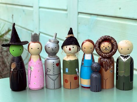 Hand-painted Peg Dolls Inspired by the Wizard of OZ Role Playing Wooden Figurine Miniature Gift for Children Kid Christmas Holiday Birthday - Etsy Turkey Peg Doll, Painted Peg Dolls, Fairy Peg Doll, Peg Doll Ideas, Peg Dolls Ideas, Peg Dolls Christmas, Christmas Peg Dolls, Wizard Of Oz Gifts, Diy Christmas Gifts For Kids