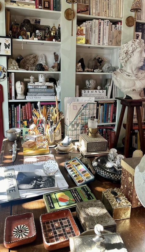 Artistic Home Office, Artist Office, Man Anatomy, Led Pencils, Clutter Organization, Studio Living, Artistic Home, Eclectic Design, Art Studio